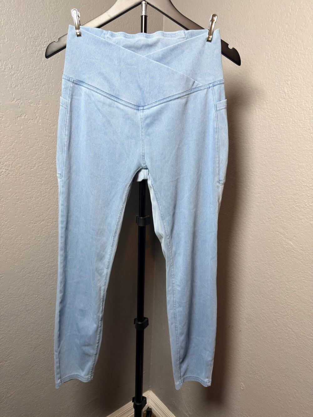 NWT Halara Light Wash Denim Look High Waisted Leggings with Pockets Size S (7/8)